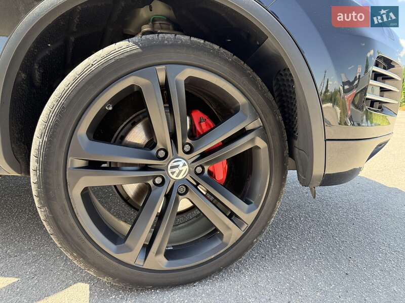 Внедорожник / Кроссовер Volkswagen Touareg 2014 в Кропивницком