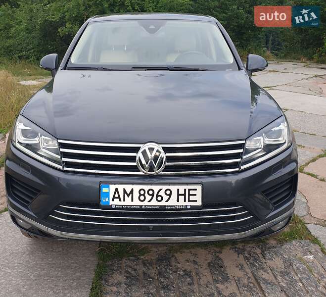 Внедорожник / Кроссовер Volkswagen Touareg 2015 в Житомире