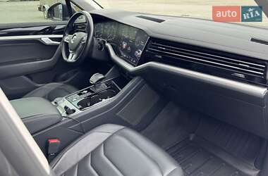 Внедорожник / Кроссовер Volkswagen Touareg 2018 в 