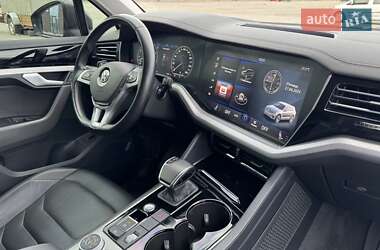 Внедорожник / Кроссовер Volkswagen Touareg 2018 в 