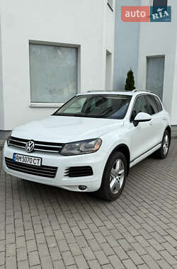 Внедорожник / Кроссовер Volkswagen Touareg 2012 в Житомире