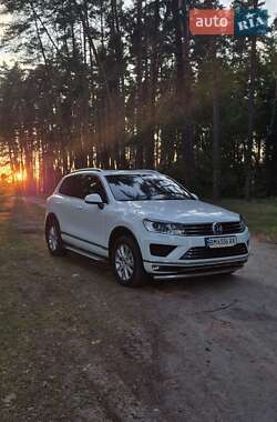 Внедорожник / Кроссовер Volkswagen Touareg 2017 в Сумах