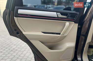Позашляховик / Кросовер Volkswagen Touareg 2010 в 
