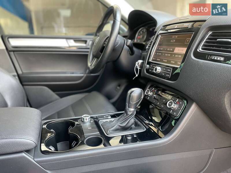 Позашляховик / Кросовер Volkswagen Touareg 2012 в Миколаєві