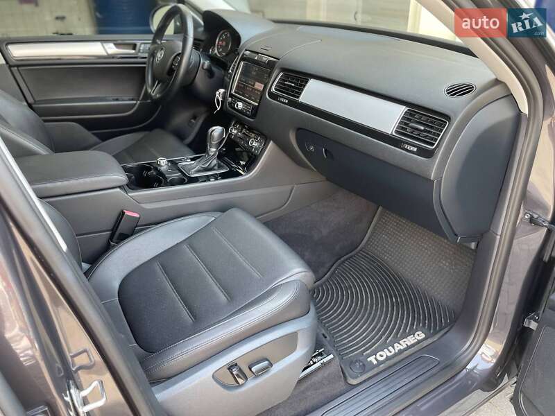 Позашляховик / Кросовер Volkswagen Touareg 2012 в Миколаєві