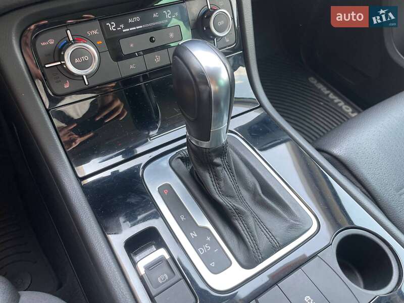 Позашляховик / Кросовер Volkswagen Touareg 2012 в Миколаєві