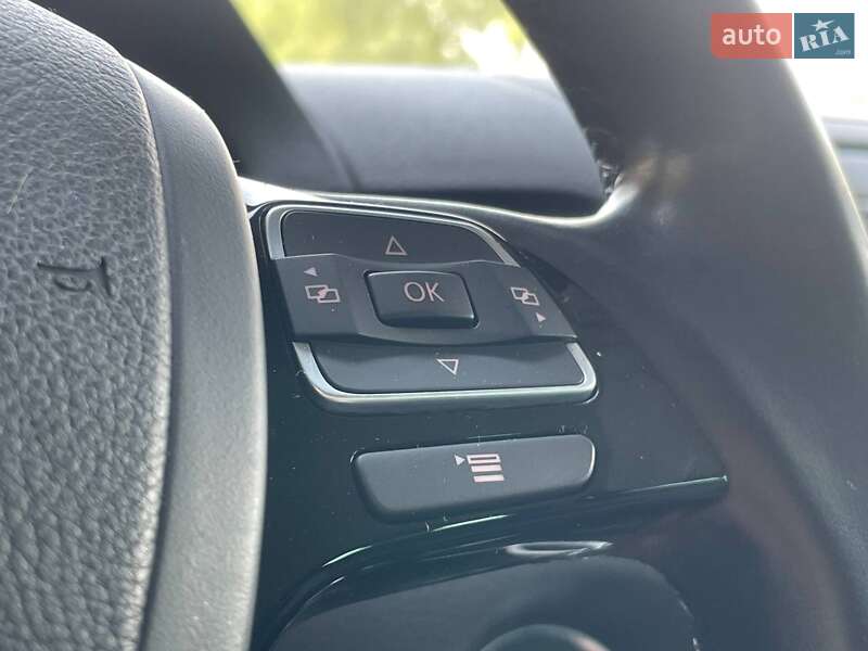 Позашляховик / Кросовер Volkswagen Touareg 2012 в Миколаєві