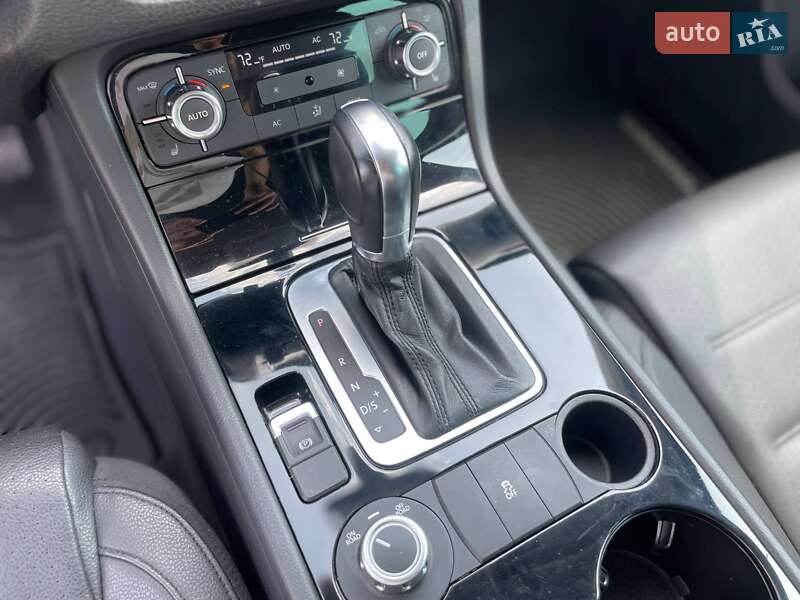 Позашляховик / Кросовер Volkswagen Touareg 2012 в Миколаєві