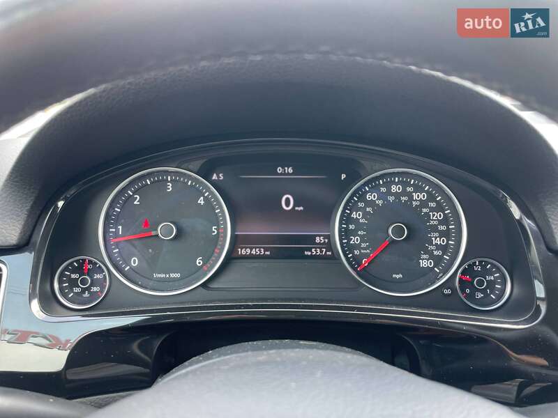Позашляховик / Кросовер Volkswagen Touareg 2012 в Миколаєві