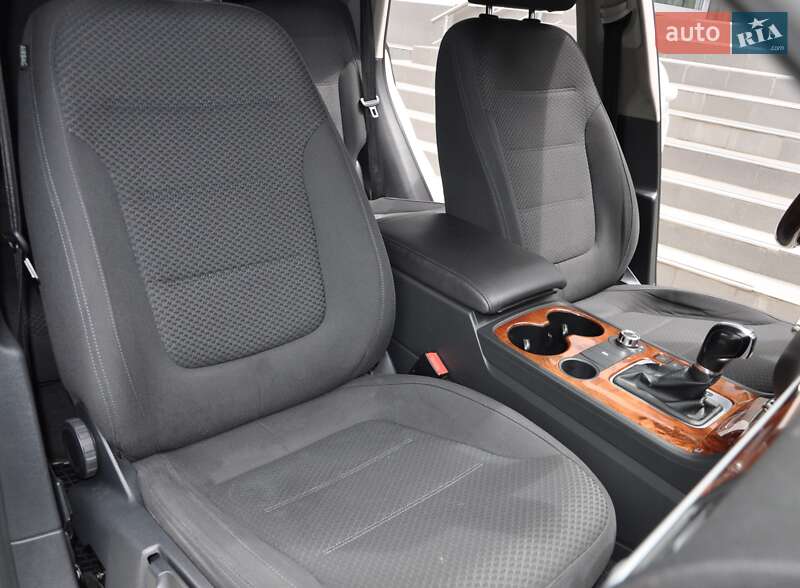 Внедорожник / Кроссовер Volkswagen Touareg 2013 в Одессе