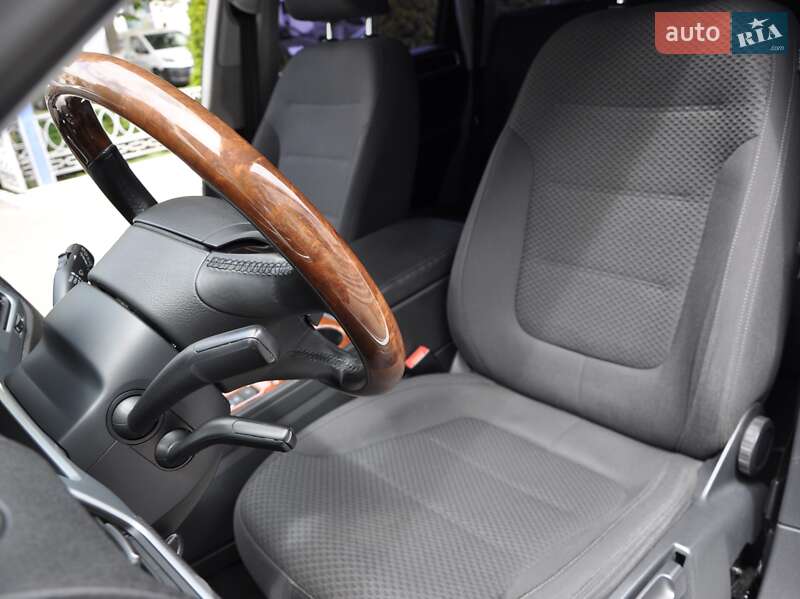 Внедорожник / Кроссовер Volkswagen Touareg 2013 в Одессе