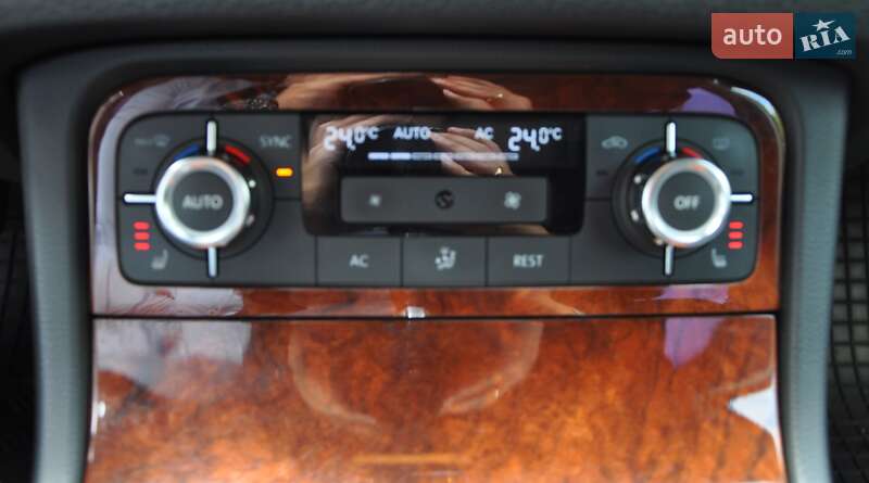Внедорожник / Кроссовер Volkswagen Touareg 2013 в Одессе