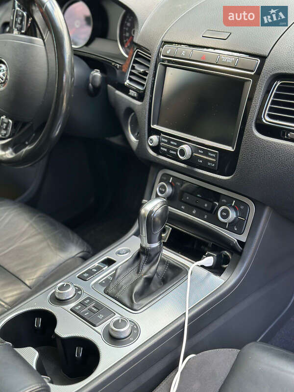 Внедорожник / Кроссовер Volkswagen Touareg 2016 в Киеве