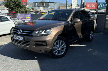 Внедорожник / Кроссовер Volkswagen Touareg 2014 в Хмельницком