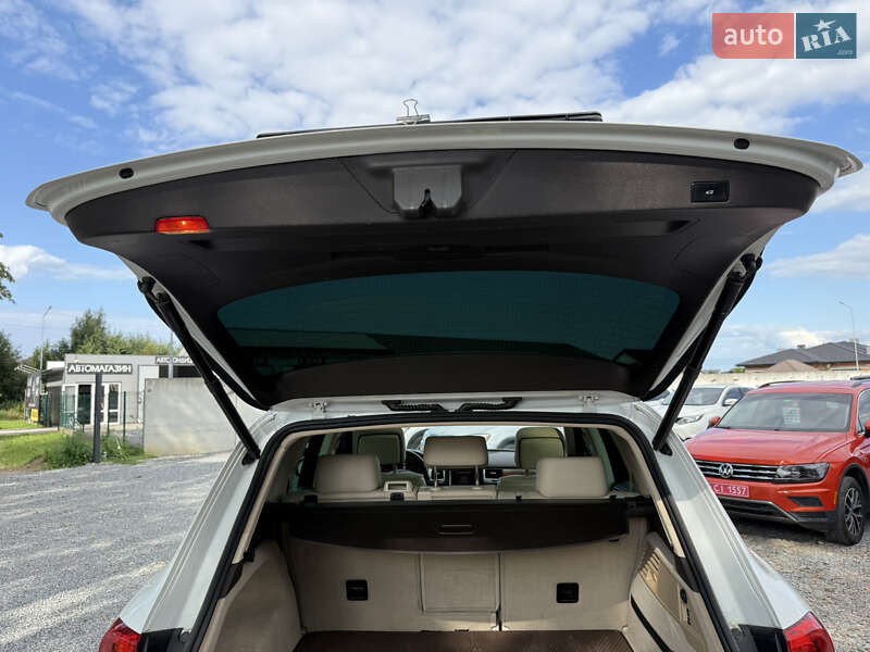 Позашляховик / Кросовер Volkswagen Touareg 2012 в Стрию