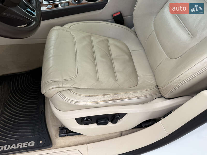 Позашляховик / Кросовер Volkswagen Touareg 2012 в Стрию