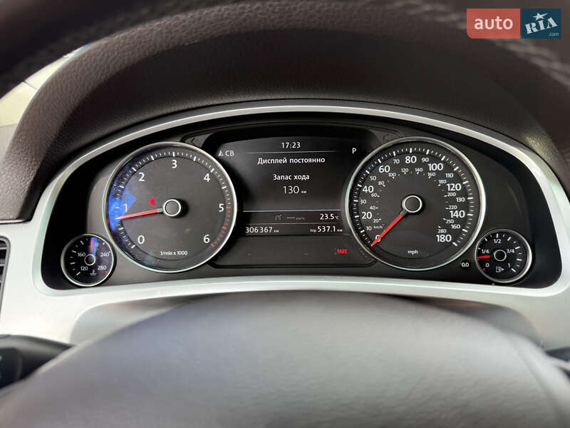 Позашляховик / Кросовер Volkswagen Touareg 2012 в Стрию