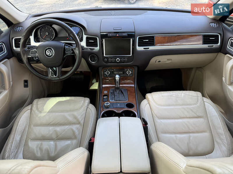 Позашляховик / Кросовер Volkswagen Touareg 2012 в Стрию