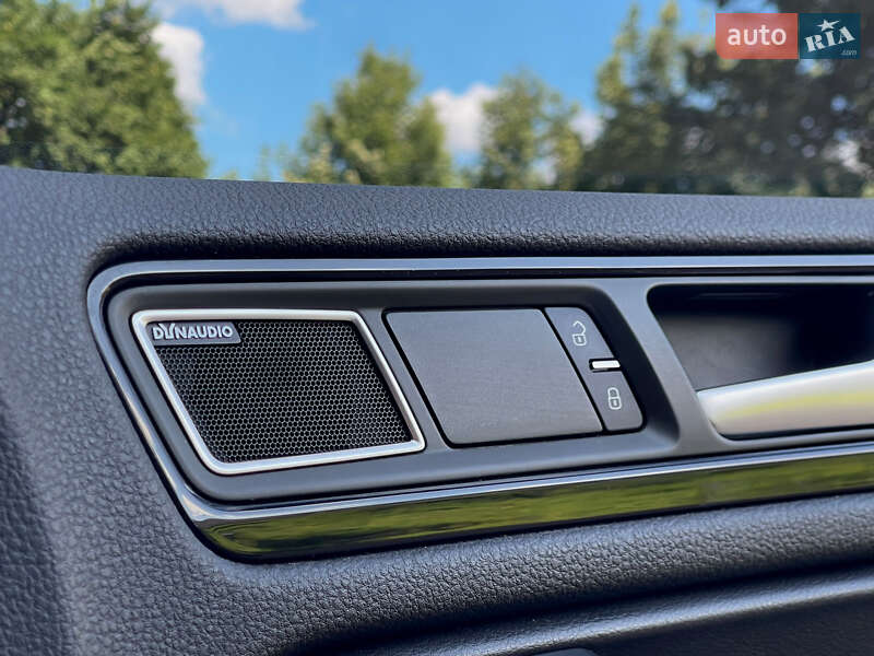 Позашляховик / Кросовер Volkswagen Touareg 2012 в Бердичеві