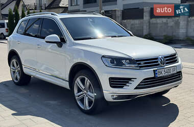 Позашляховик / Кросовер Volkswagen Touareg 2016 в Рівному