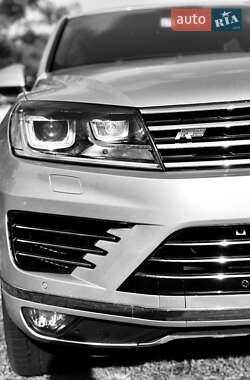 Внедорожник / Кроссовер Volkswagen Touareg 2015 в Киеве