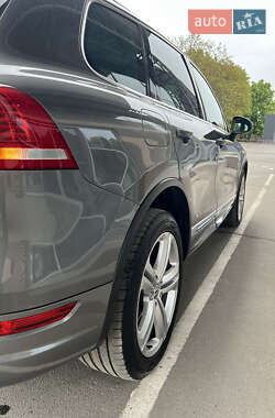 Внедорожник / Кроссовер Volkswagen Touareg 2013 в 