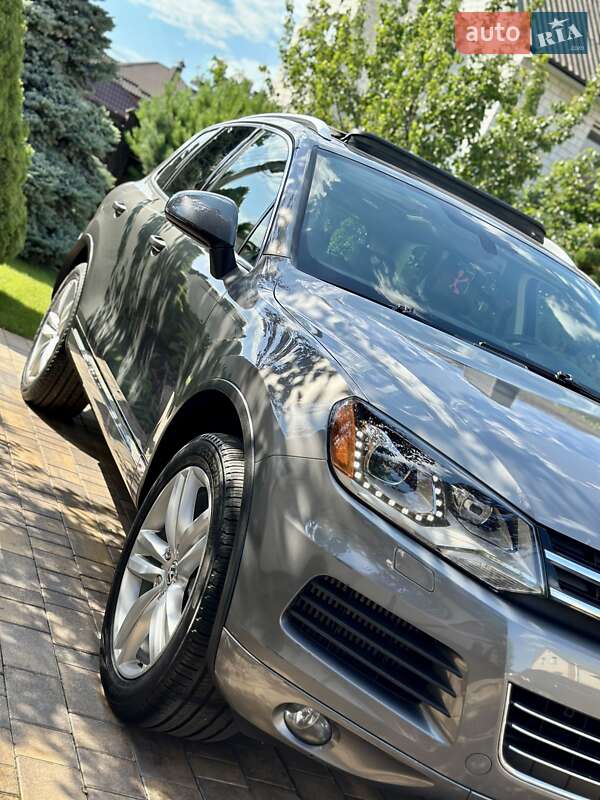 Позашляховик / Кросовер Volkswagen Touareg 2014 в Вінниці