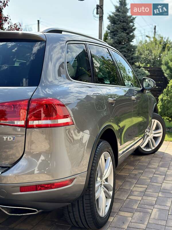 Позашляховик / Кросовер Volkswagen Touareg 2014 в Вінниці