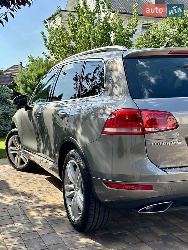 Позашляховик / Кросовер Volkswagen Touareg 2014 в Вінниці