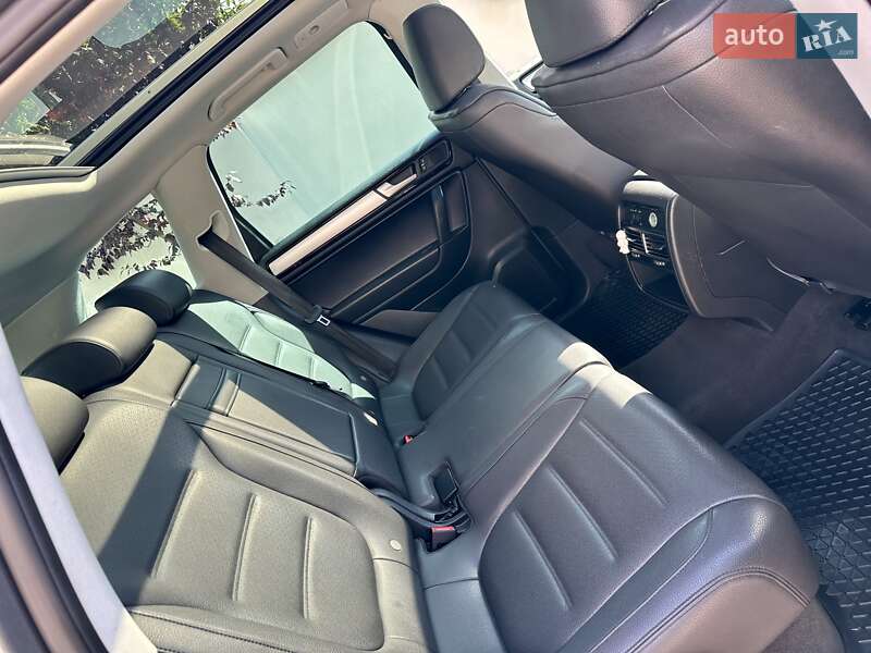 Позашляховик / Кросовер Volkswagen Touareg 2014 в Вінниці
