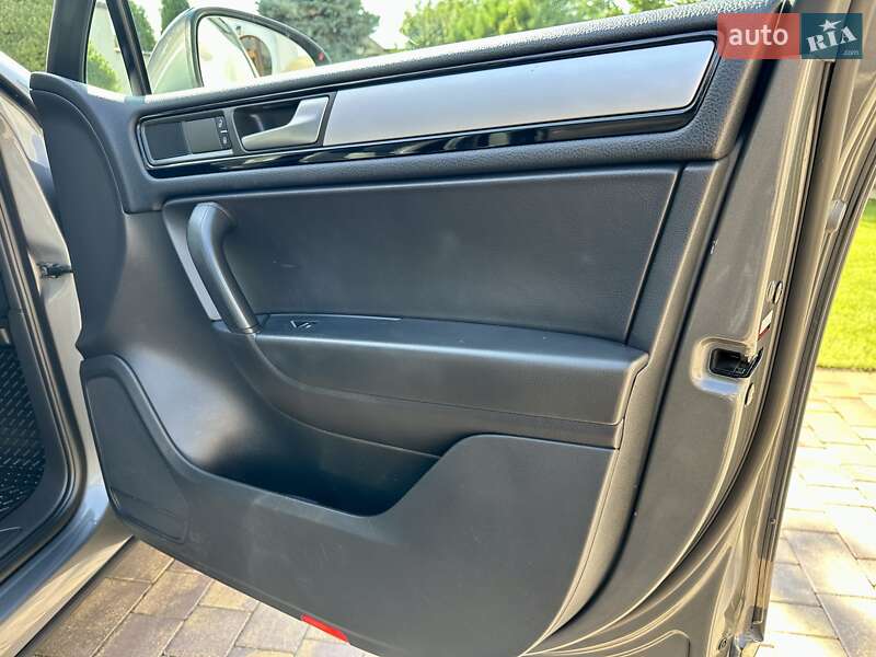 Позашляховик / Кросовер Volkswagen Touareg 2014 в Вінниці