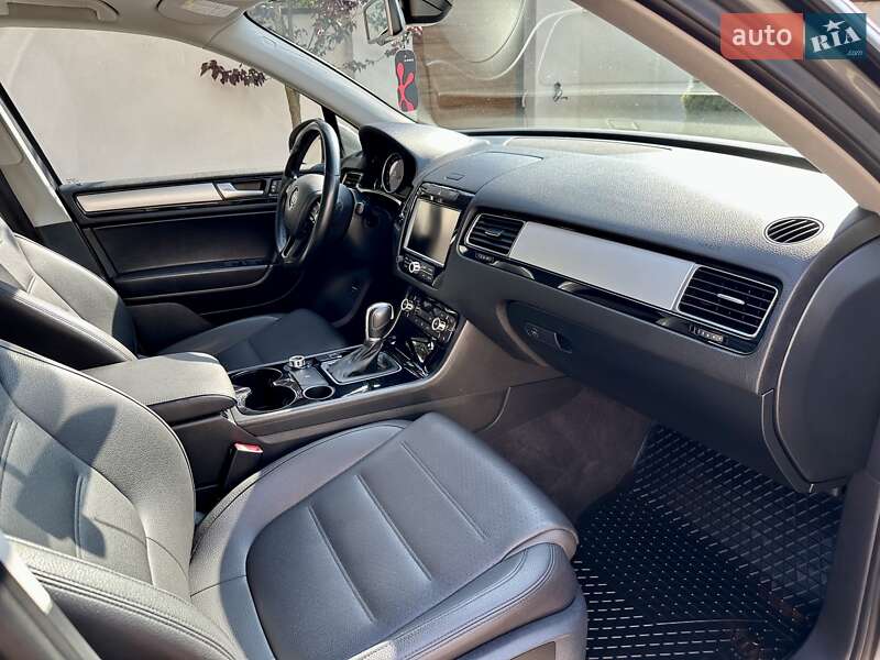 Позашляховик / Кросовер Volkswagen Touareg 2014 в Вінниці