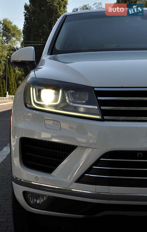 Внедорожник / Кроссовер Volkswagen Touareg 2016 в Одессе