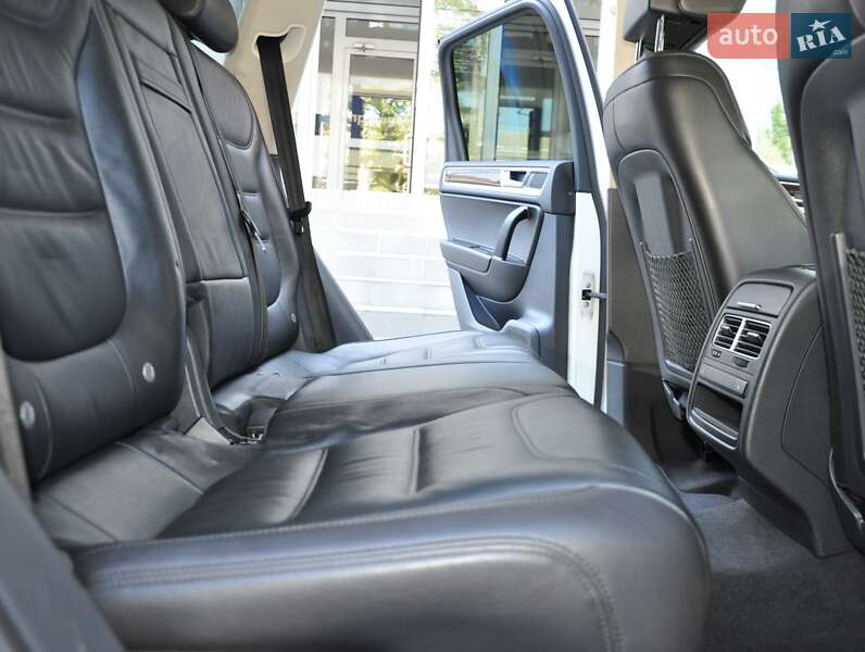 Внедорожник / Кроссовер Volkswagen Touareg 2016 в Одессе