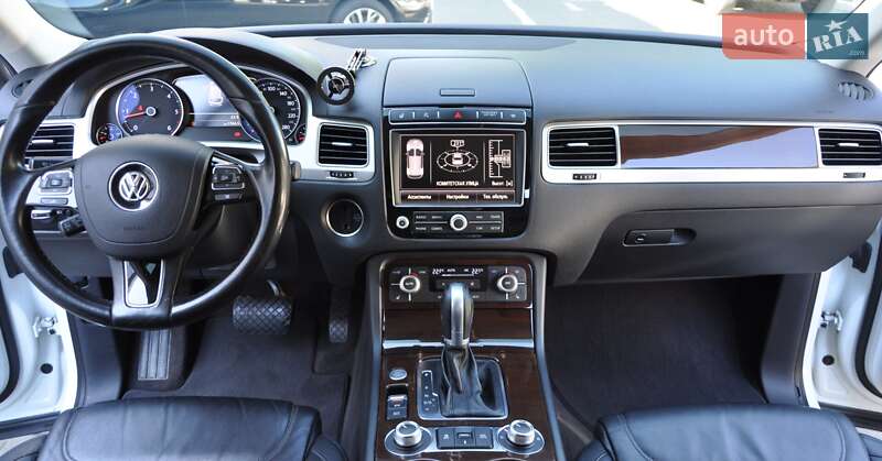 Внедорожник / Кроссовер Volkswagen Touareg 2016 в Одессе