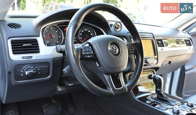 Внедорожник / Кроссовер Volkswagen Touareg 2016 в Одессе