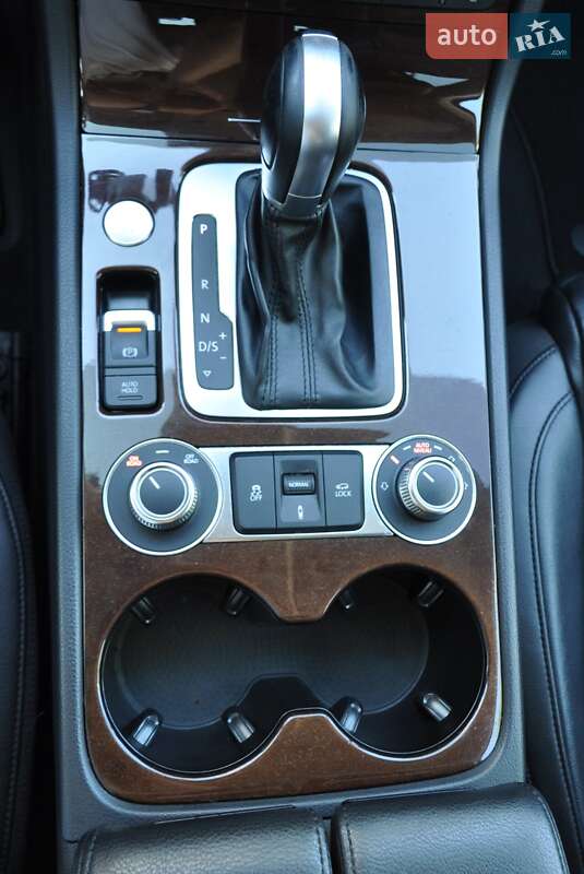 Внедорожник / Кроссовер Volkswagen Touareg 2016 в Одессе