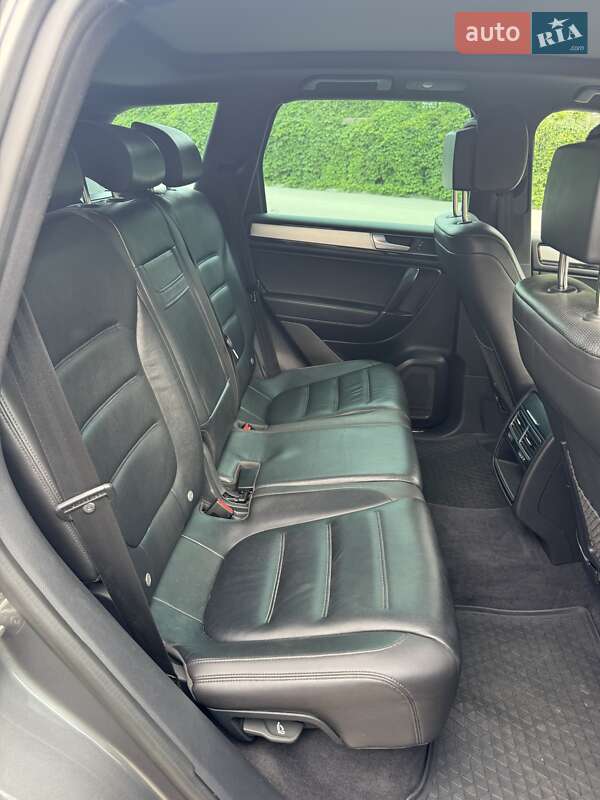 Внедорожник / Кроссовер Volkswagen Touareg 2017 в Днепре