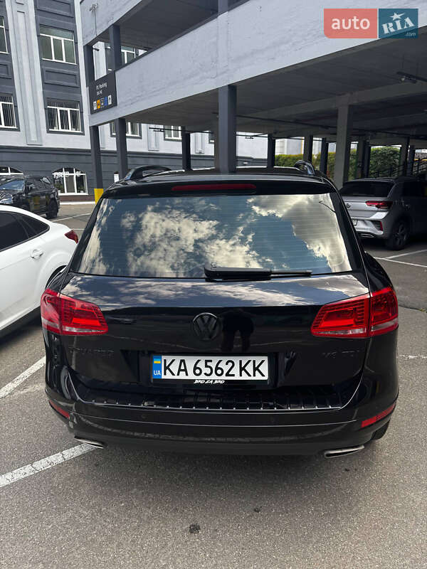 Внедорожник / Кроссовер Volkswagen Touareg 2014 в Киеве