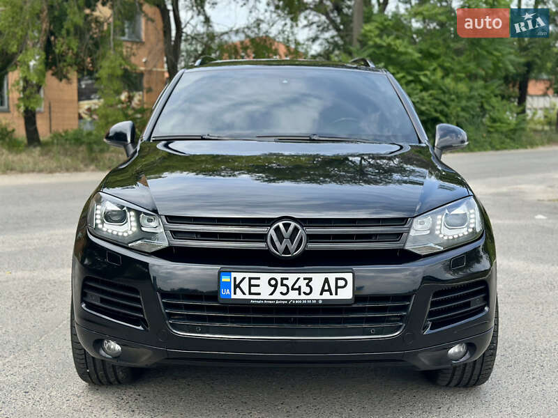 Внедорожник / Кроссовер Volkswagen Touareg 2012 в Днепре
