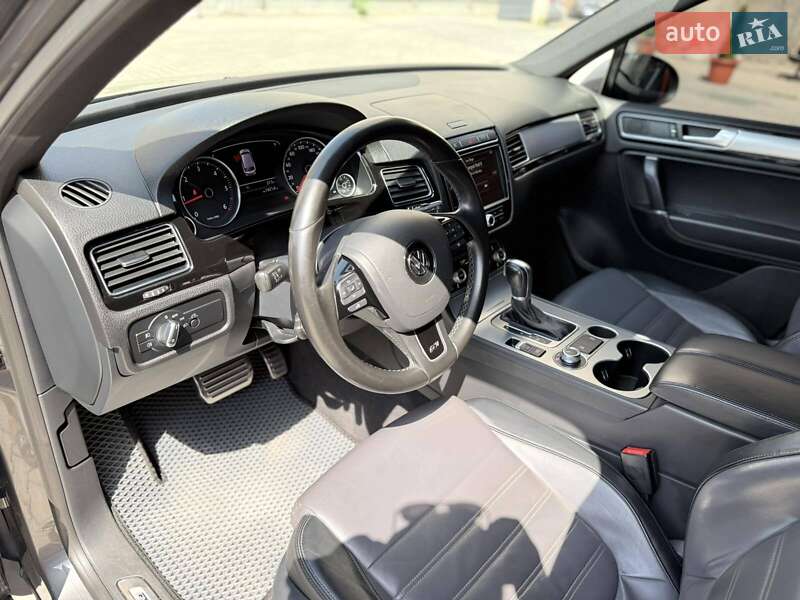 Внедорожник / Кроссовер Volkswagen Touareg 2016 в Одессе