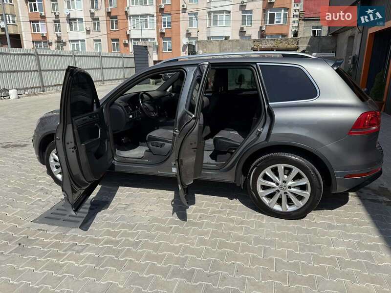 Внедорожник / Кроссовер Volkswagen Touareg 2016 в Одессе