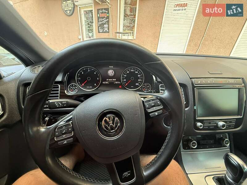 Внедорожник / Кроссовер Volkswagen Touareg 2016 в Одессе