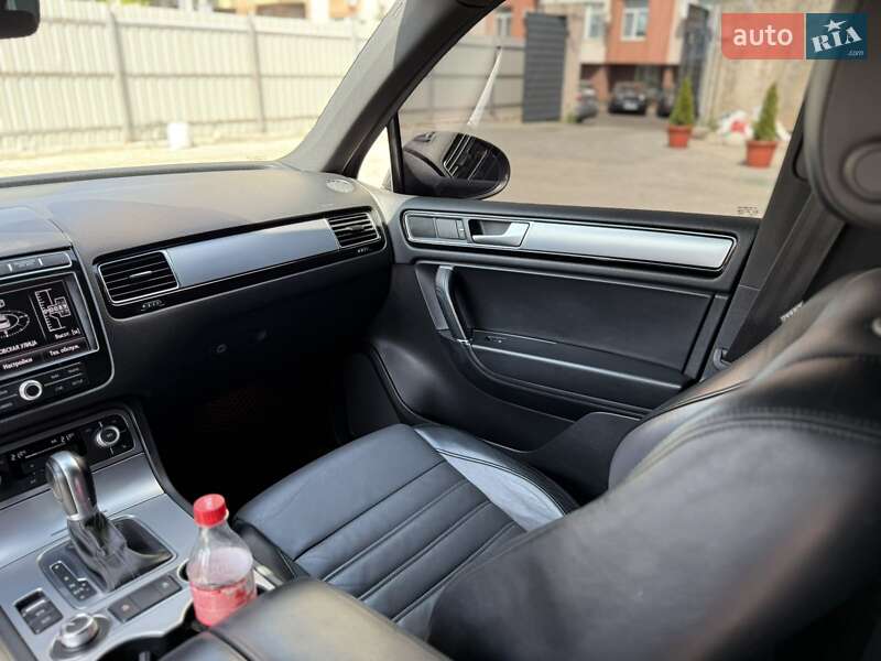 Внедорожник / Кроссовер Volkswagen Touareg 2016 в Одессе