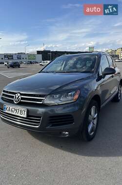 Внедорожник / Кроссовер Volkswagen Touareg 2012 в Киеве
