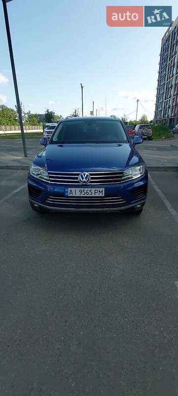Внедорожник / Кроссовер Volkswagen Touareg 2015 в 