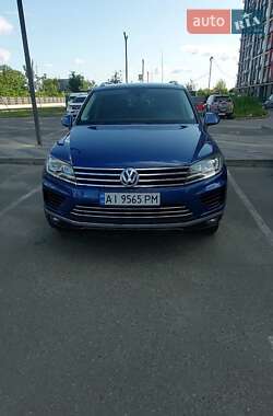 Внедорожник / Кроссовер Volkswagen Touareg 2015 в 