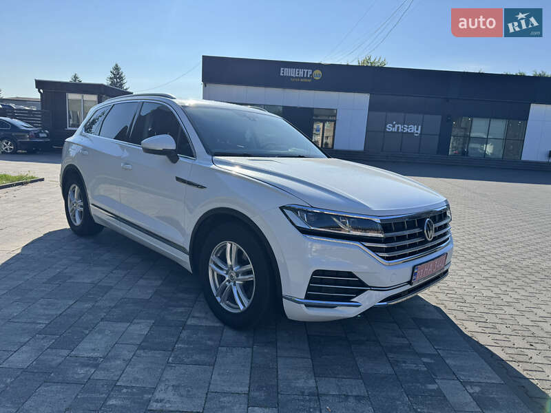 Внедорожник / Кроссовер Volkswagen Touareg 2019 в Тячеве
