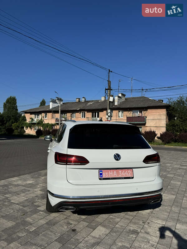 Внедорожник / Кроссовер Volkswagen Touareg 2019 в Тячеве