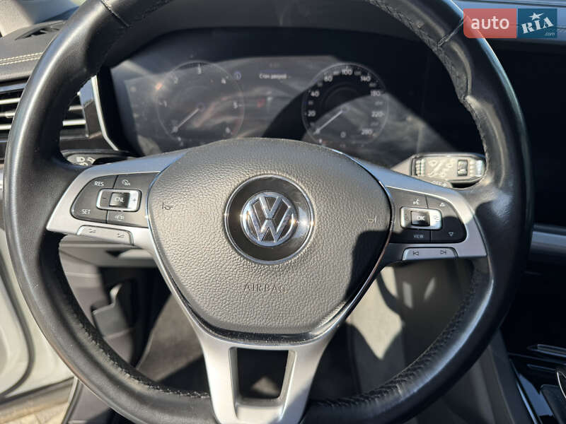 Внедорожник / Кроссовер Volkswagen Touareg 2019 в Тячеве